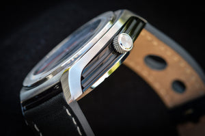 MHD Streamliner black dial watch case side